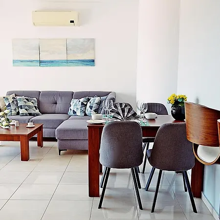 Nicolaides Sea View Apartment *