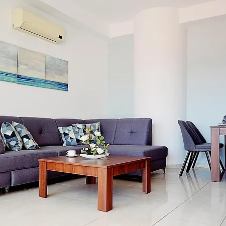 Nicolaides Sea View Apartment *