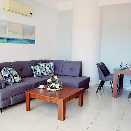 Nicolaides Sea View Apartment *
